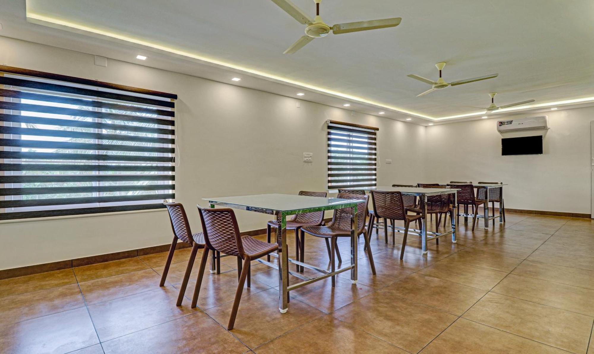 Treebo Golden Terminal, Kochi Airport Hotel Екстериор снимка
