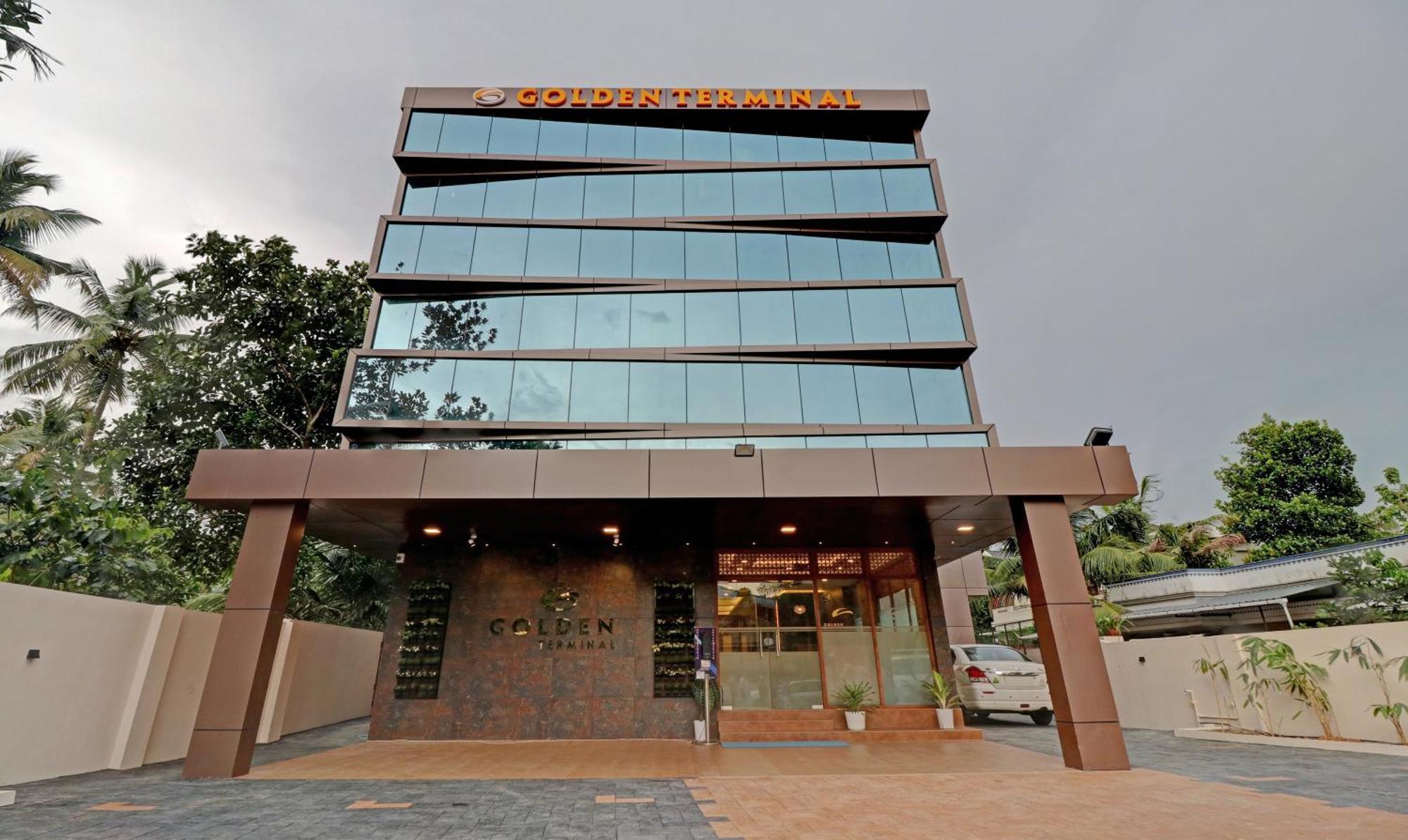 Treebo Golden Terminal, Kochi Airport Hotel Екстериор снимка