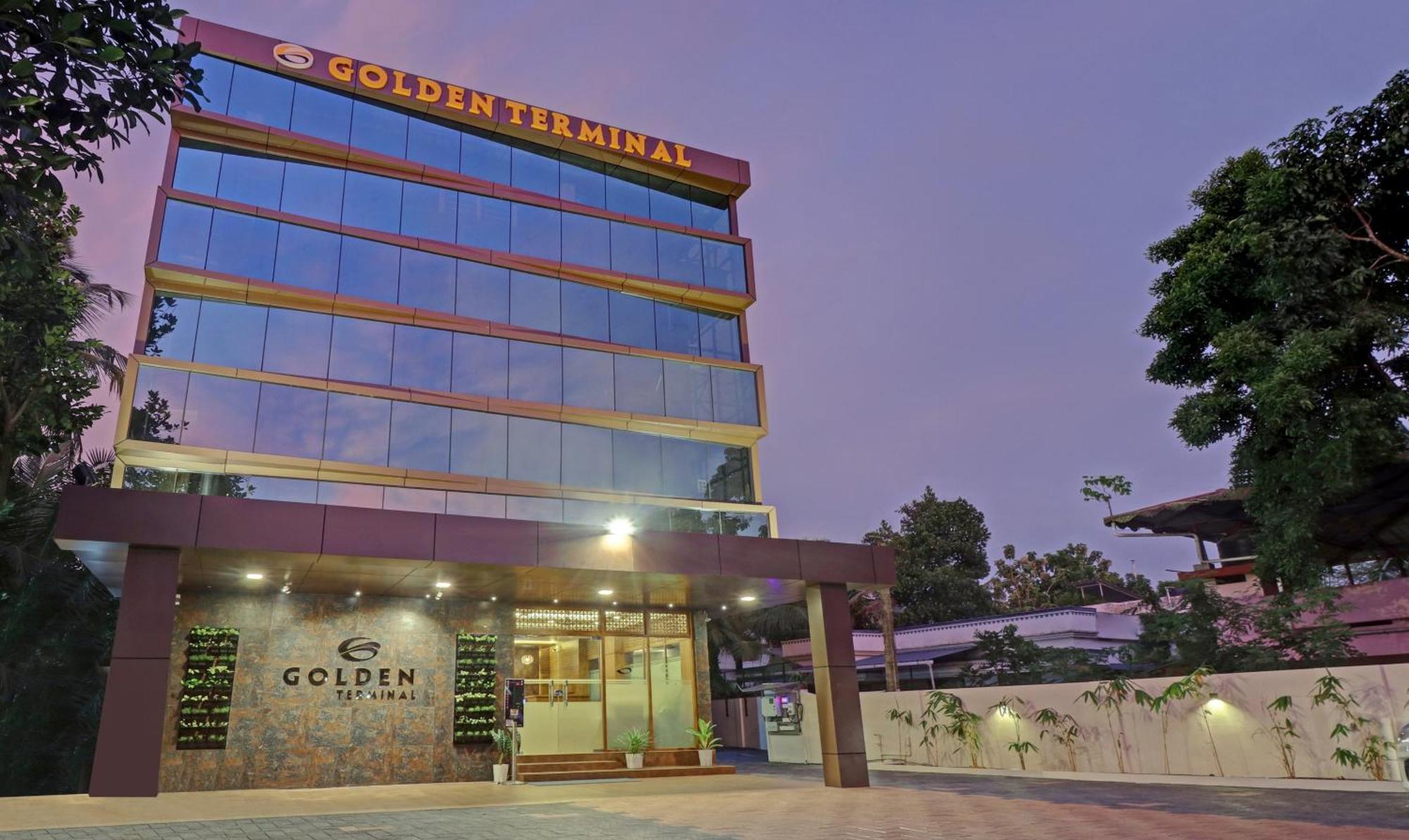 Treebo Golden Terminal, Kochi Airport Hotel Екстериор снимка