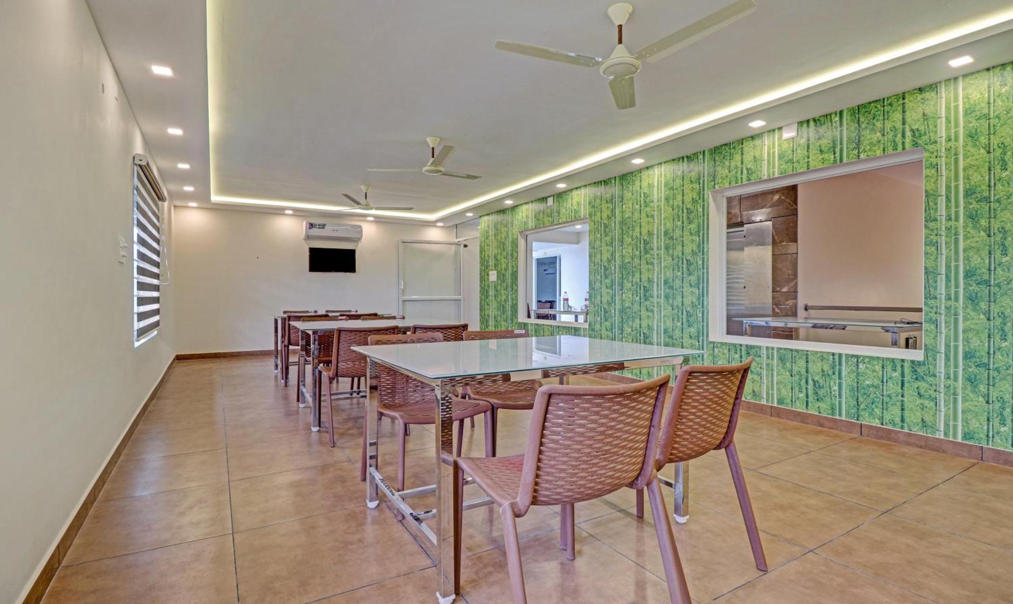 Treebo Golden Terminal, Kochi Airport Hotel Екстериор снимка