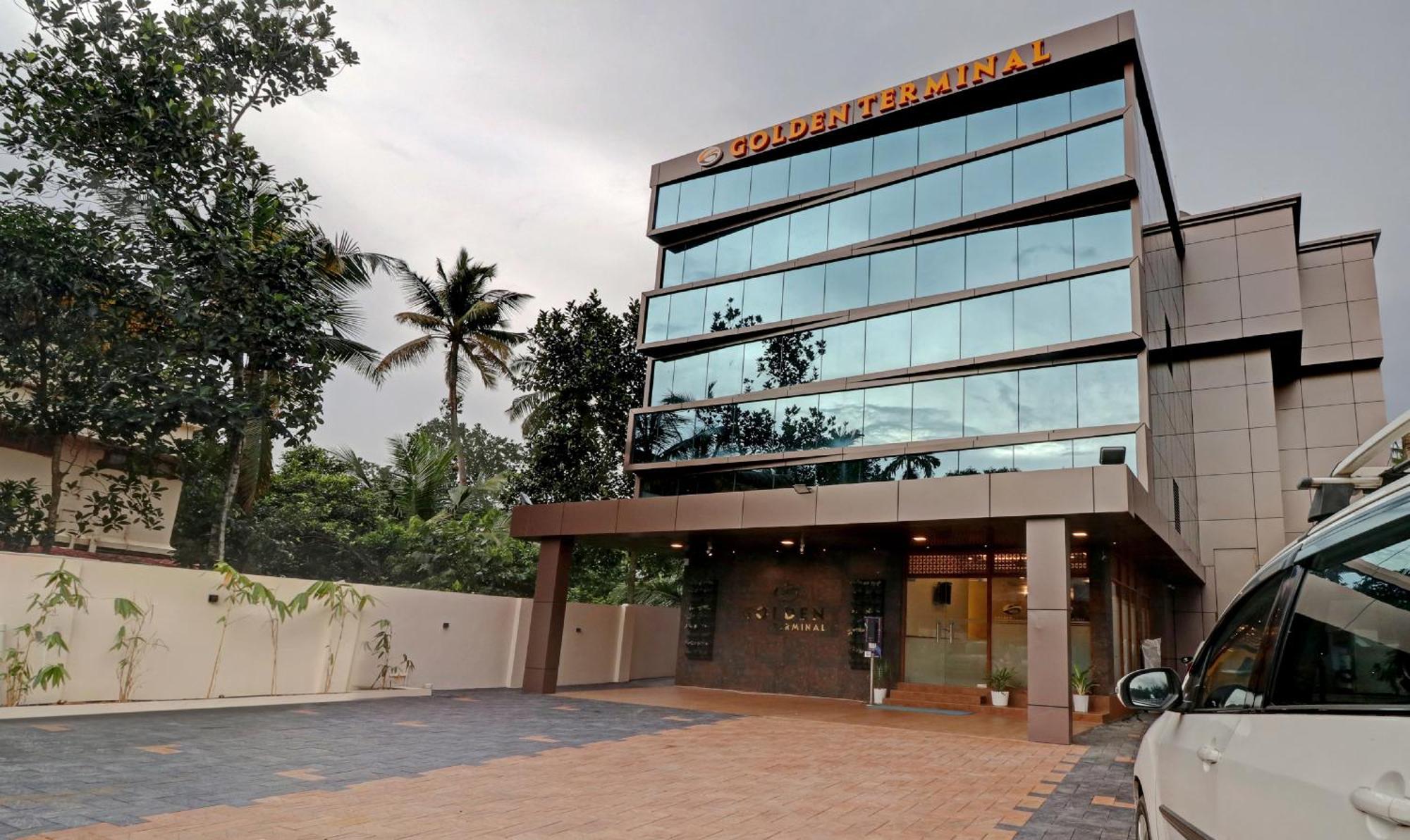 Treebo Golden Terminal, Kochi Airport Hotel Екстериор снимка